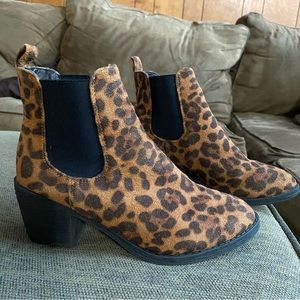 Rue21 etc! Leopard Ankle Boots Booties Shoes heel
Size US 8 EUC